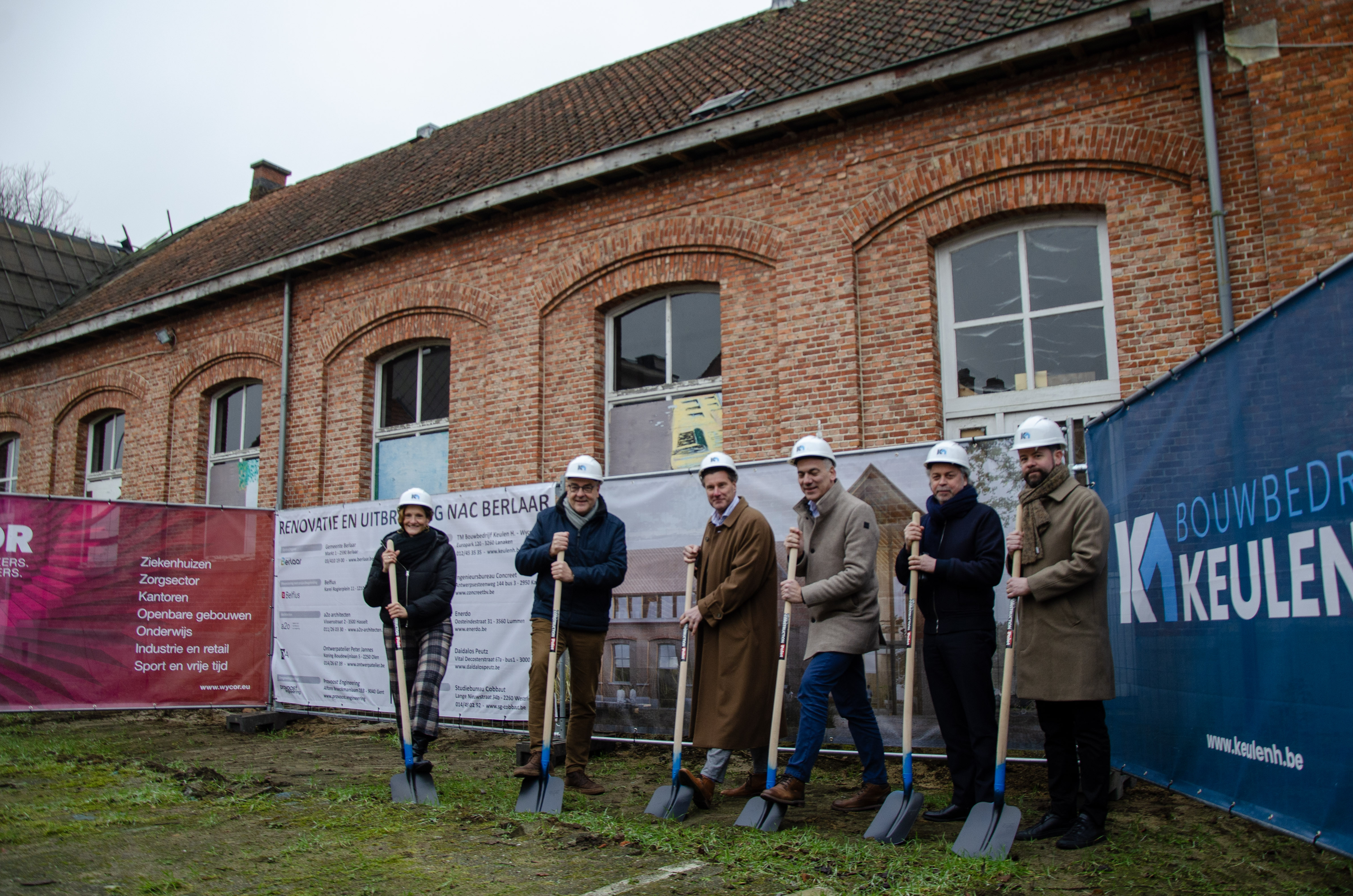 Eerste spadesteek voor het Nieuw Administratief Centrum